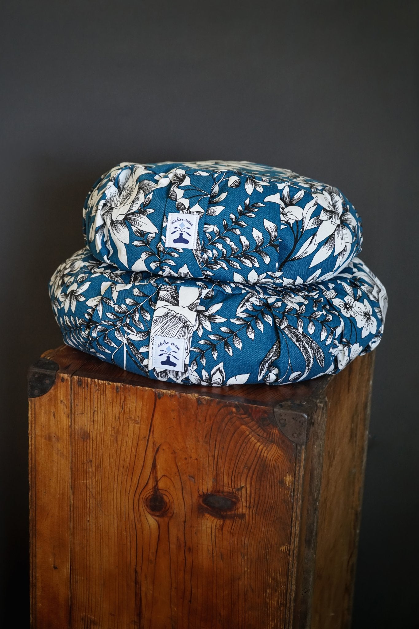 Coussin de méditation • grand format bleu canard – Fait main en France