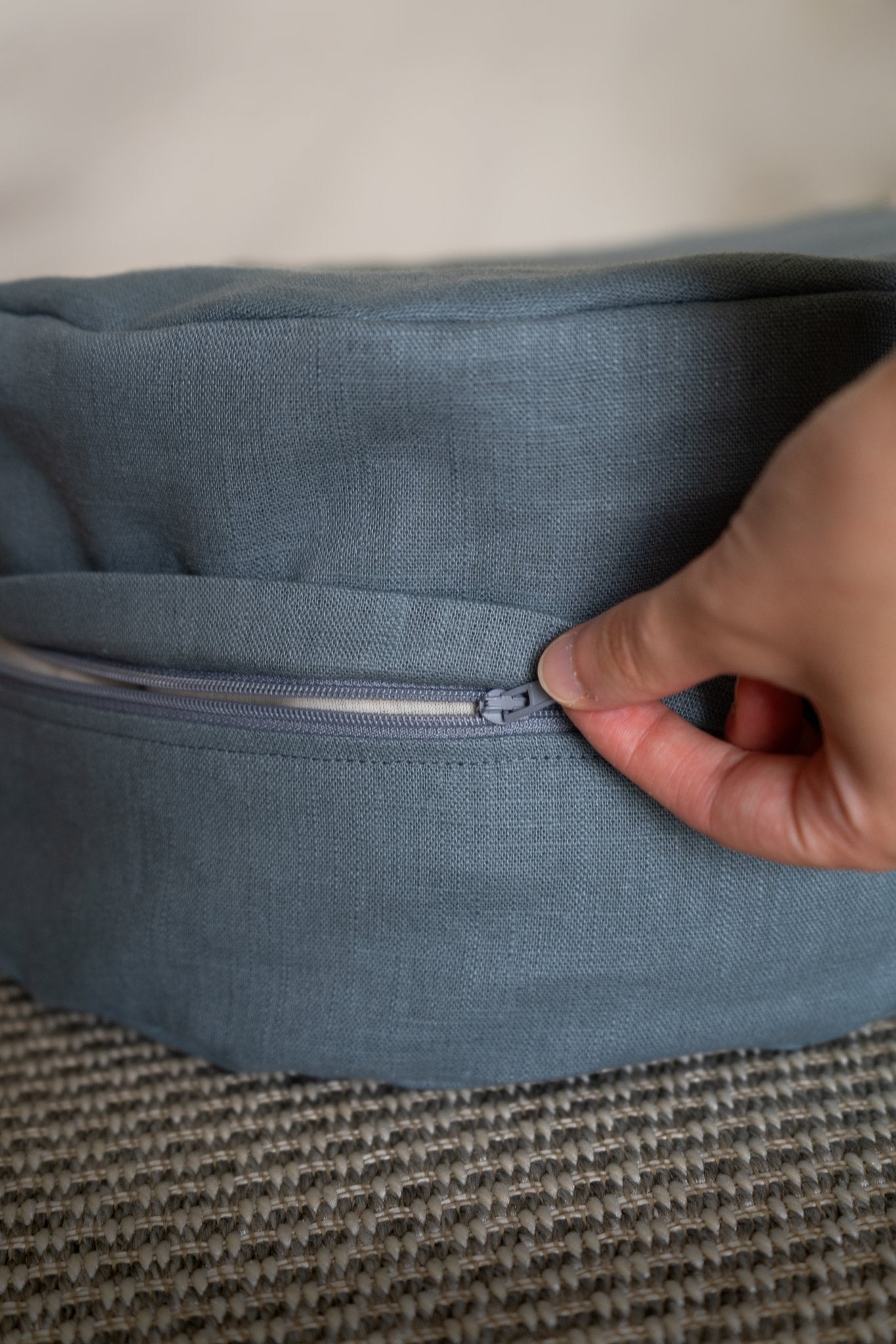 Coussin de méditation en lin et coton • bleu gris – Fait main en France