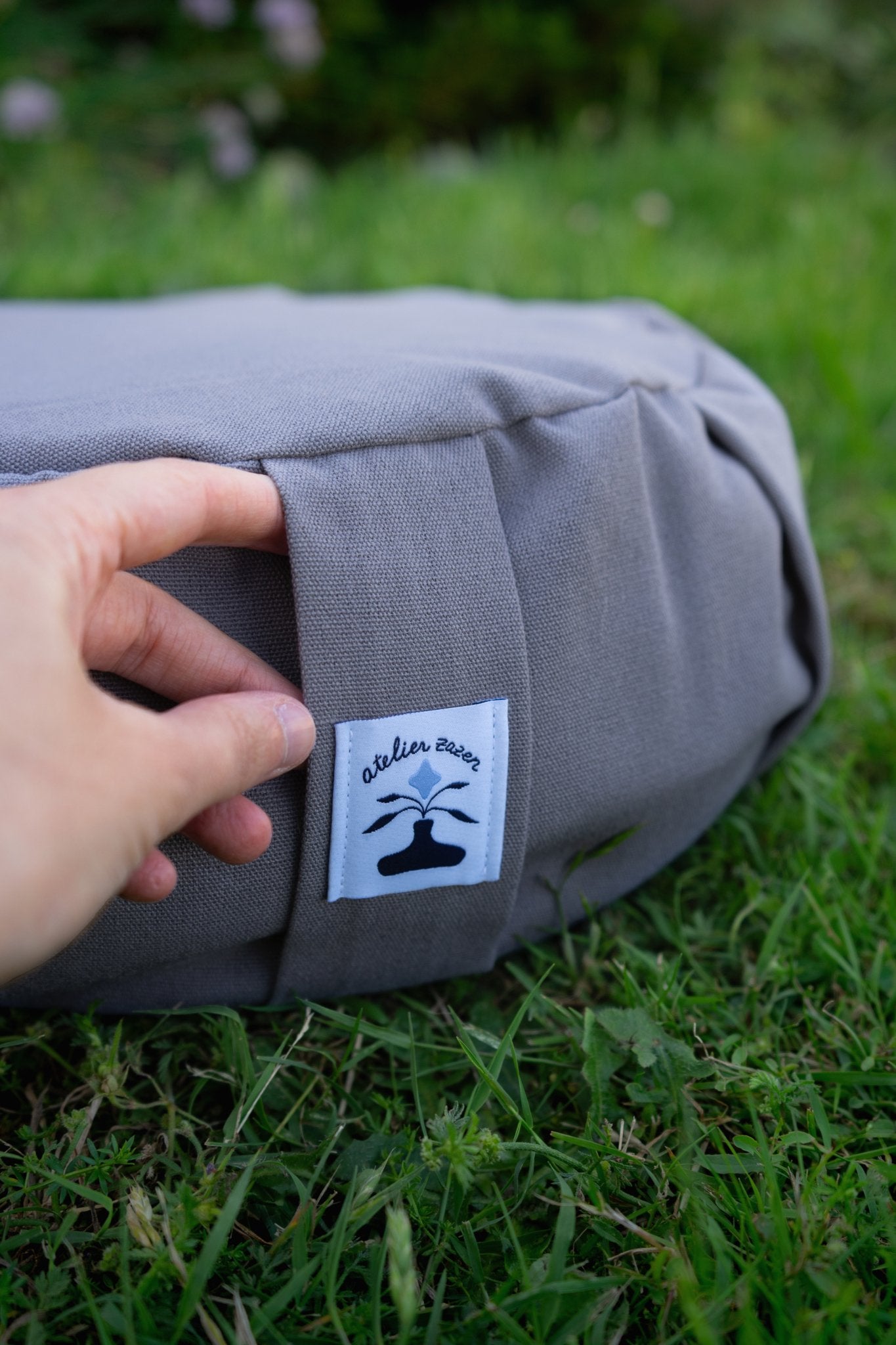 Coussin de méditation en extérieur - gris